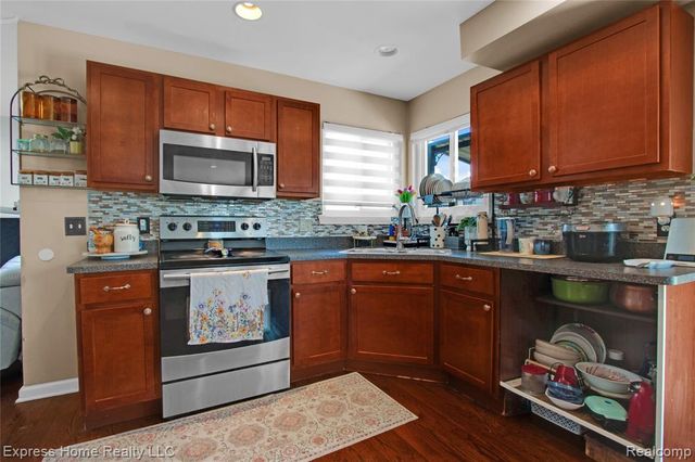 25244 Independence Trail, Warren, MI 48089