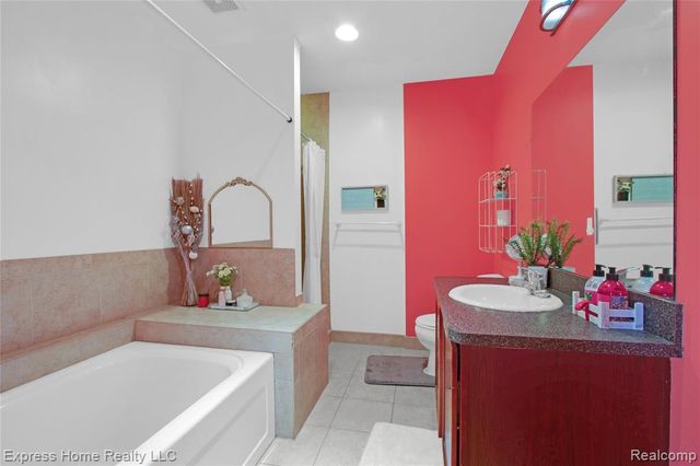25244 Independence Trail, Warren, MI 48089