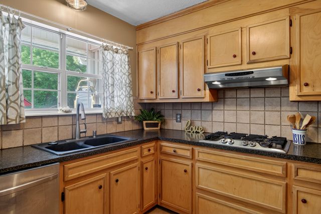 1882 Central Park Road, Charleston, SC 29412