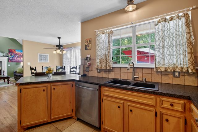 1882 Central Park Road, Charleston, SC 29412