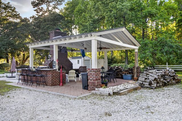 1882 Central Park Road, Charleston, SC 29412