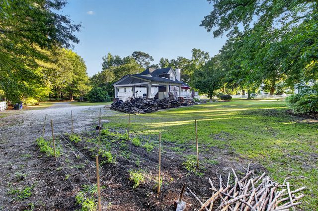 1882 Central Park Road, Charleston, SC 29412