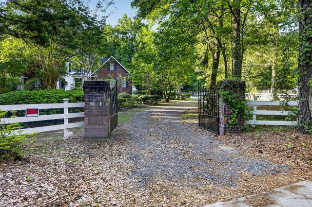 1882 Central Park Road, Charleston, SC 29412