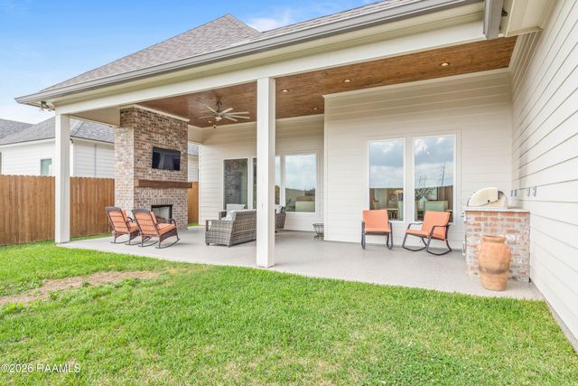 306 Last Quarter Drive, Youngsville, LA 70592