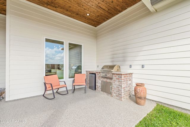 306 Last Quarter Drive, Youngsville, LA 70592