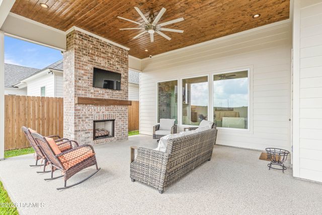 306 Last Quarter Drive, Youngsville, LA 70592