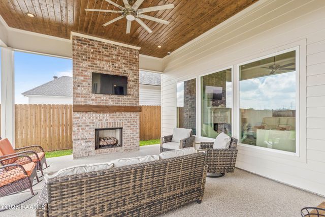 306 Last Quarter Drive, Youngsville, LA 70592