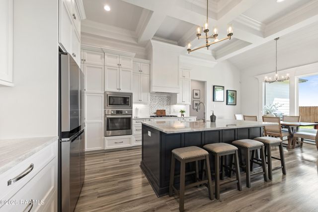 306 Last Quarter Drive, Youngsville, LA 70592