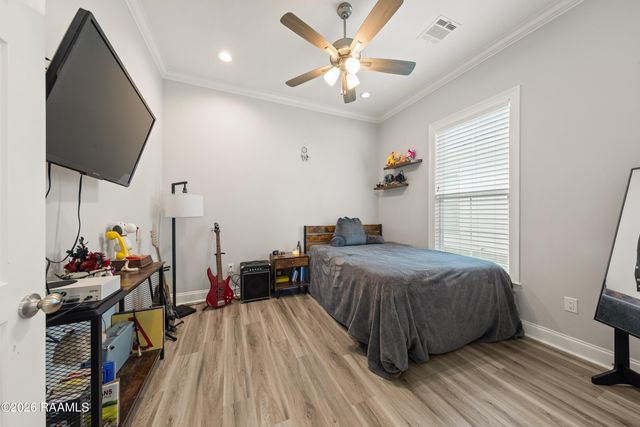 306 Last Quarter Drive, Youngsville, LA 70592