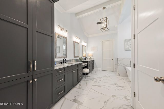 306 Last Quarter Drive, Youngsville, LA 70592