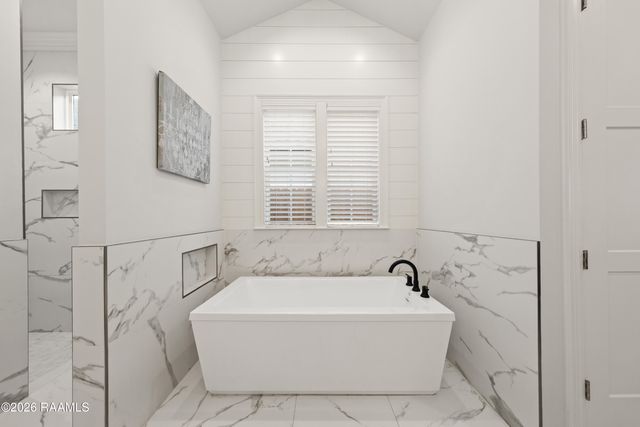 306 Last Quarter Drive, Youngsville, LA 70592