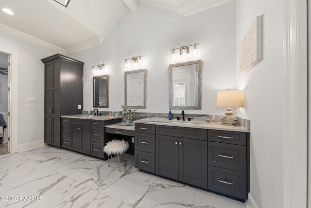 306 Last Quarter Drive, Youngsville, LA 70592