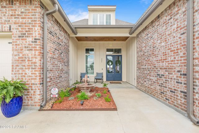 306 Last Quarter Drive, Youngsville, LA 70592