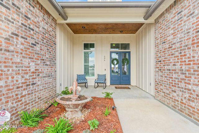 306 Last Quarter Drive, Youngsville, LA 70592
