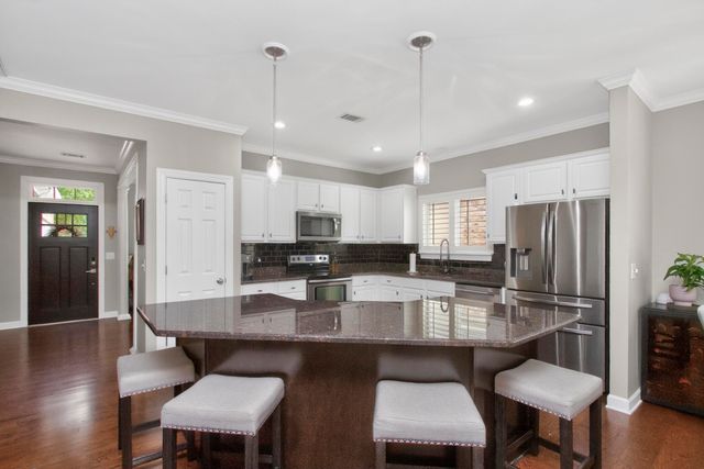 198 Cobbler Cir, Hendersonville, TN 37075