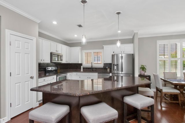 198 Cobbler Cir, Hendersonville, TN 37075