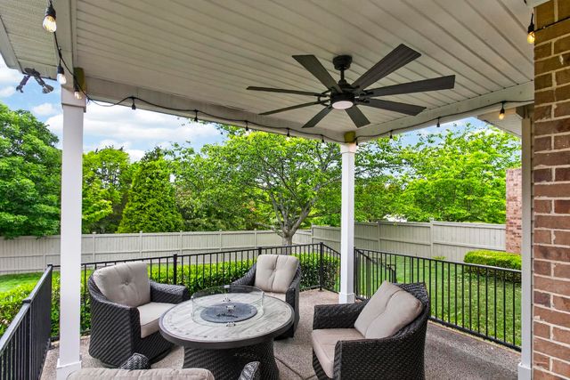 198 Cobbler Cir, Hendersonville, TN 37075