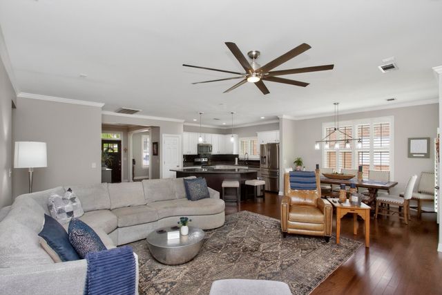 198 Cobbler Cir, Hendersonville, TN 37075