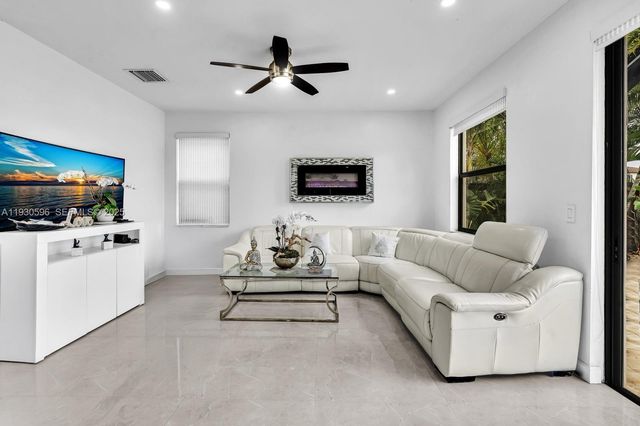 11709 SW 253rd St, Homestead, FL 33032