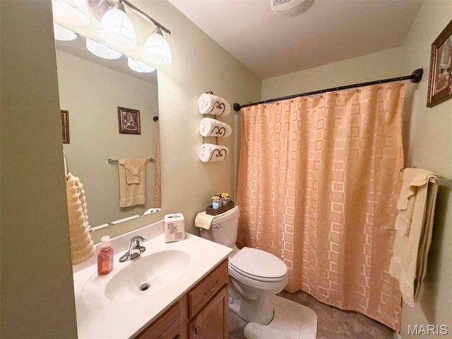 981 Koenig Drive, Godfrey, IL 62035
