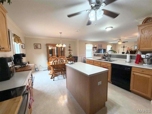 981 Koenig Drive, Godfrey, IL 62035