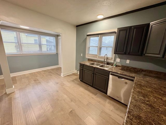 1728 N Sherman Avenue, Springfield, MO 65803