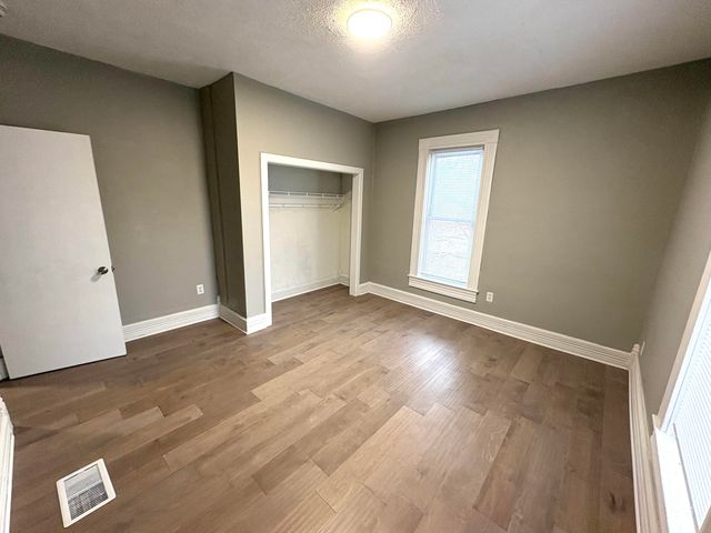 1728 N Sherman Avenue, Springfield, MO 65803
