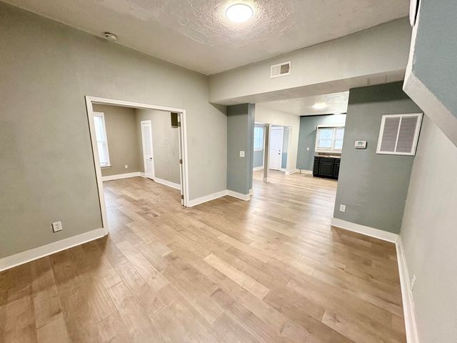 1728 N Sherman Avenue, Springfield, MO 65803