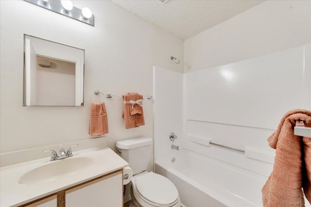 3602 Meadow Park DR, Round Rock, TX 78665