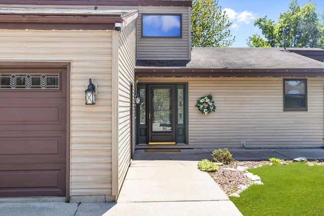704 MILLER LANE COURT, Kaukauna, WI 54130