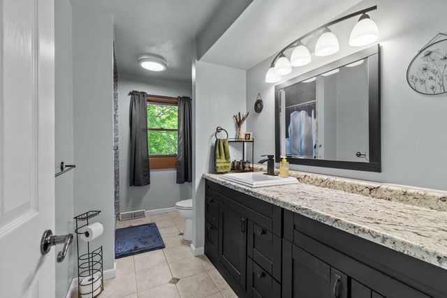 704 MILLER LANE COURT, Kaukauna, WI 54130