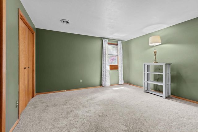 704 MILLER LANE COURT, Kaukauna, WI 54130