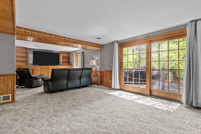 704 MILLER LANE COURT, Kaukauna, WI 54130