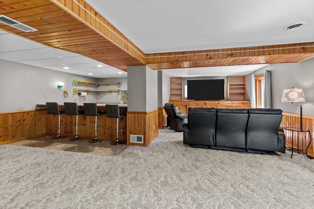 704 MILLER LANE COURT, Kaukauna, WI 54130