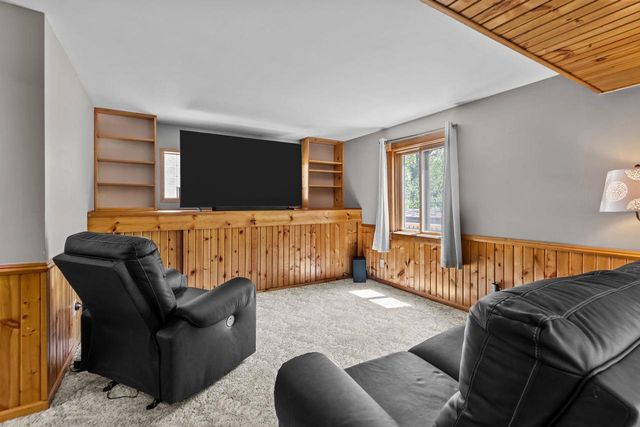 704 MILLER LANE COURT, Kaukauna, WI 54130