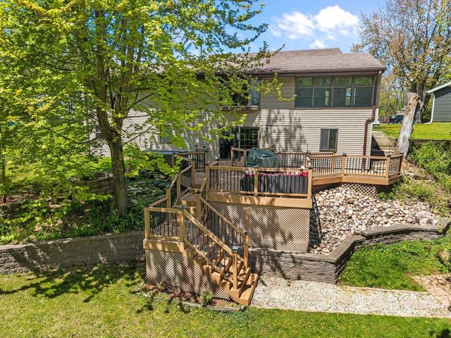 704 MILLER LANE COURT, Kaukauna, WI 54130