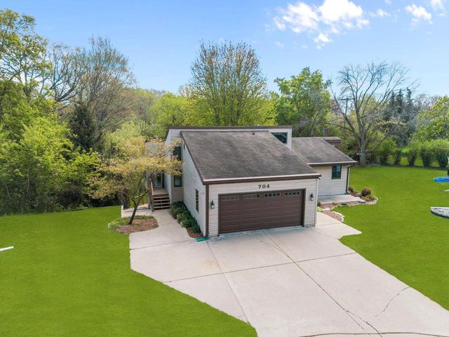 704 MILLER LANE COURT, Kaukauna, WI 54130