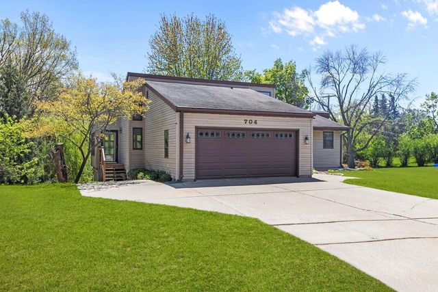 704 MILLER LANE COURT, Kaukauna, WI 54130