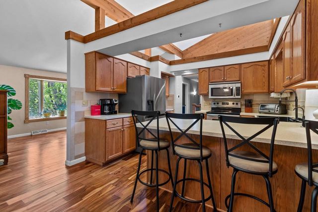 704 MILLER LANE COURT, Kaukauna, WI 54130
