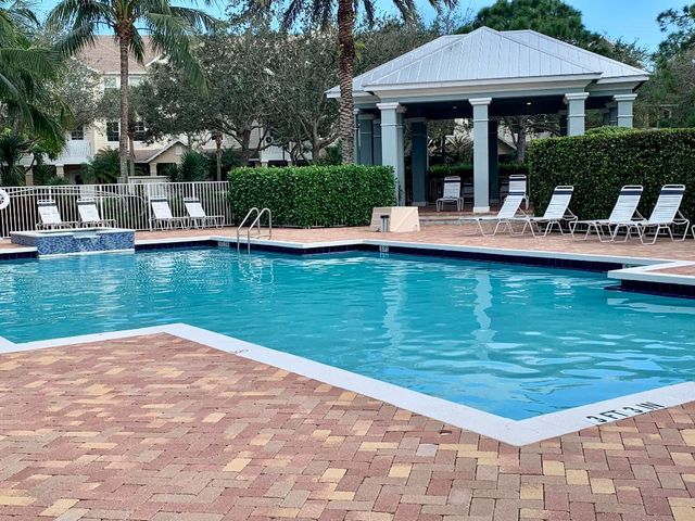 188 W Thatch Palm Circle, Jupiter, FL 33458