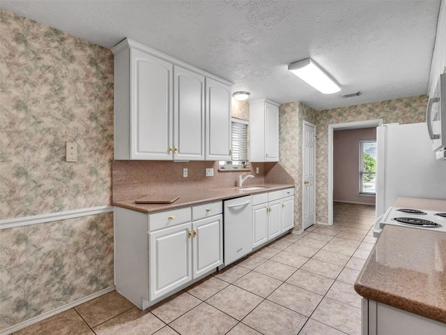 2819 Poplar Creek Lane, Pearland, TX 77584