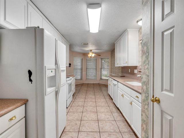 2819 Poplar Creek Lane, Pearland, TX 77584