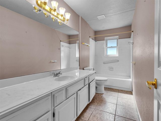 2819 Poplar Creek Lane, Pearland, TX 77584