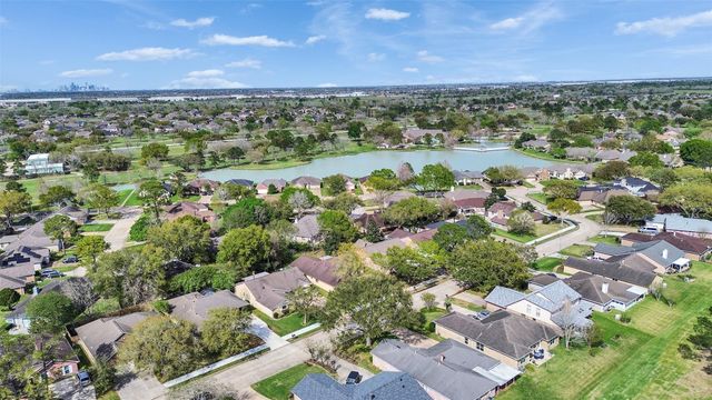 2819 Poplar Creek Lane, Pearland, TX 77584