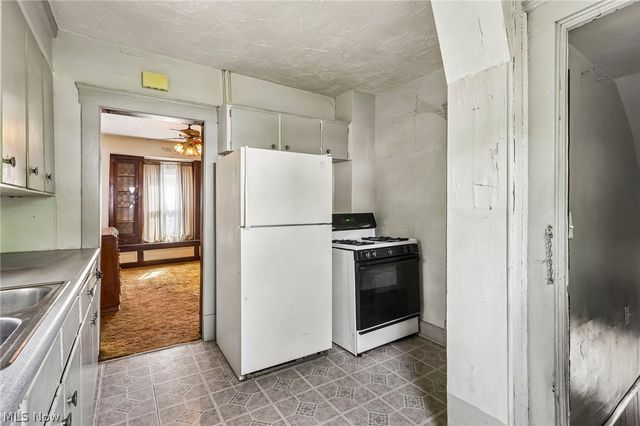 549 Parkdale Drive, Akron, OH 44307