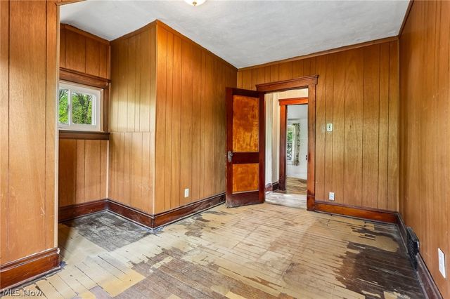 549 Parkdale Drive, Akron, OH 44307