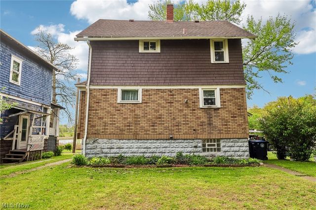 549 Parkdale Drive, Akron, OH 44307