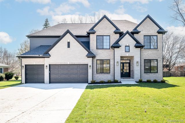 50 Lesdale Drive, Troy, MI 48085