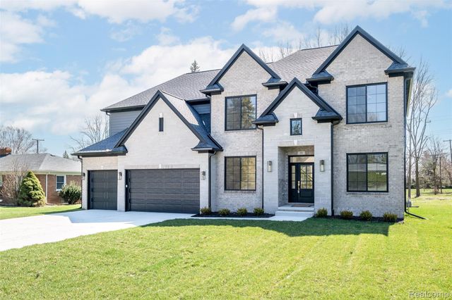 50 Lesdale Drive, Troy, MI 48085