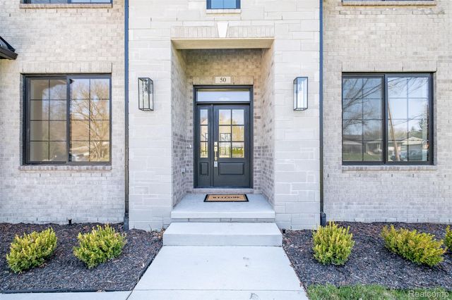 50 Lesdale Drive, Troy, MI 48085